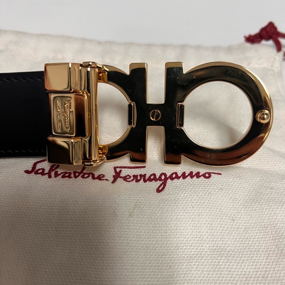 FERRAGAMO
Adjustable & Reversible Gancini Buckle Belt
Black
, 38'' - Picture 4 of 4